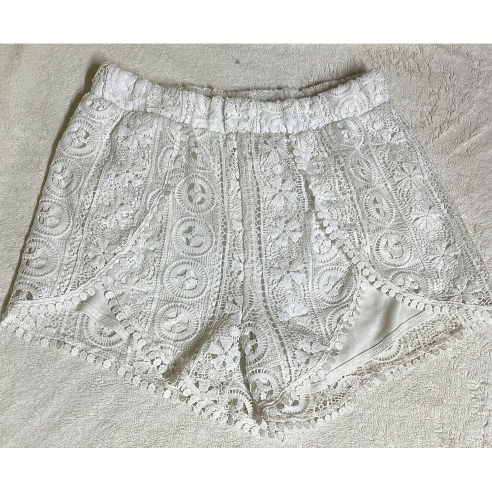 Charlotte Russe White Lace Shorts Women's Size Large Lined Elastic Waist